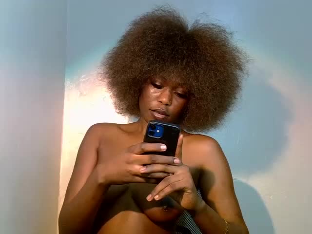 momah_water Webcam Chat August 5, 2026