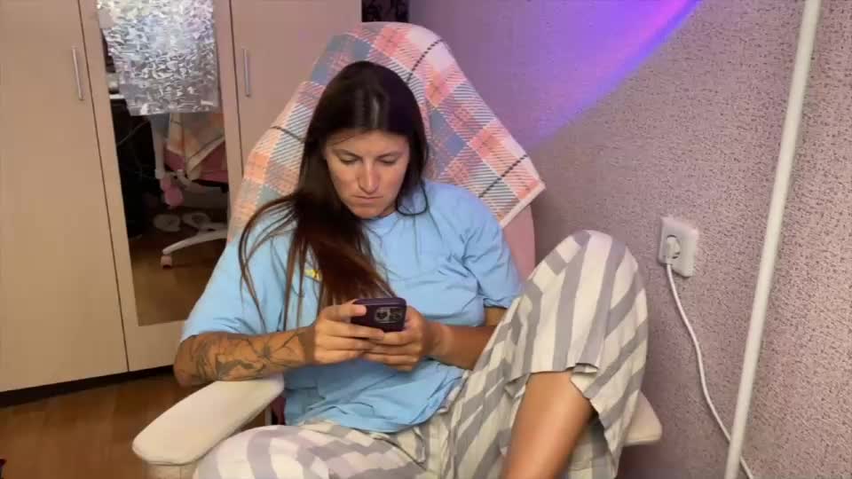 katrin_kristal Webcam Chat August 6, 2026