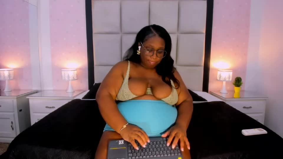 treisyvixen Webcam Chat August 6, 2026