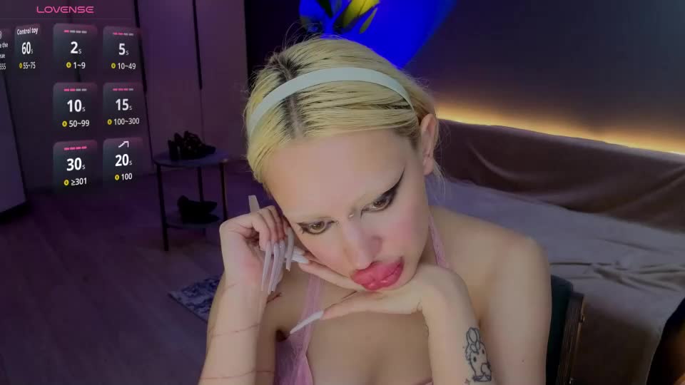 luna_beverly Webcam Chat August 6, 2026