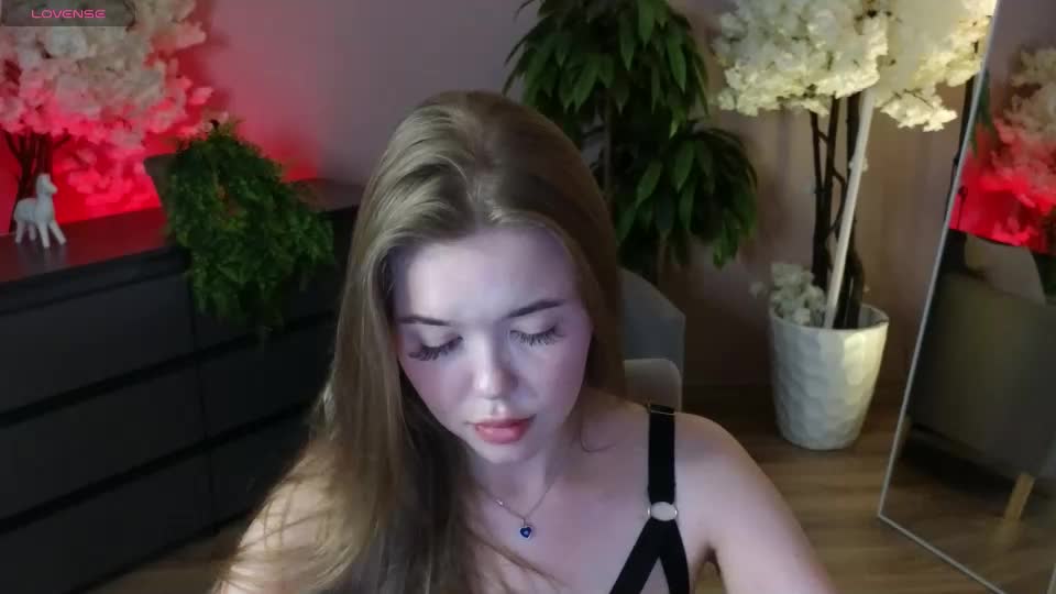 _liilcrystal_ Webcam Chat August 6, 2026