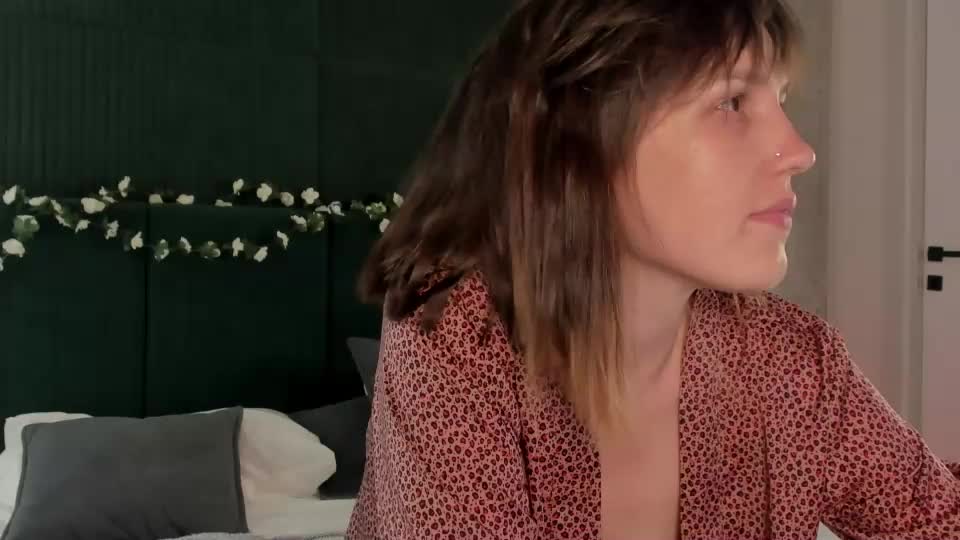 emilia_cross Webcam Chat August 6, 2026