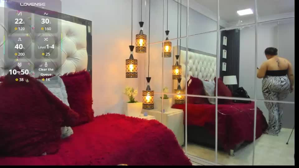 zara_moon1 Webcam Chat August 6, 2026