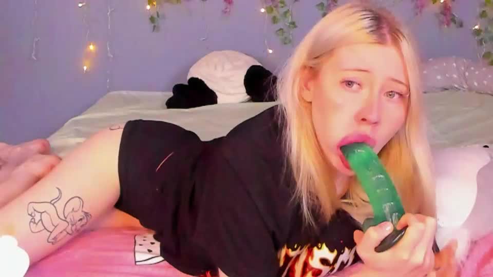 lillie_berry Webcam Chat August 6, 2026