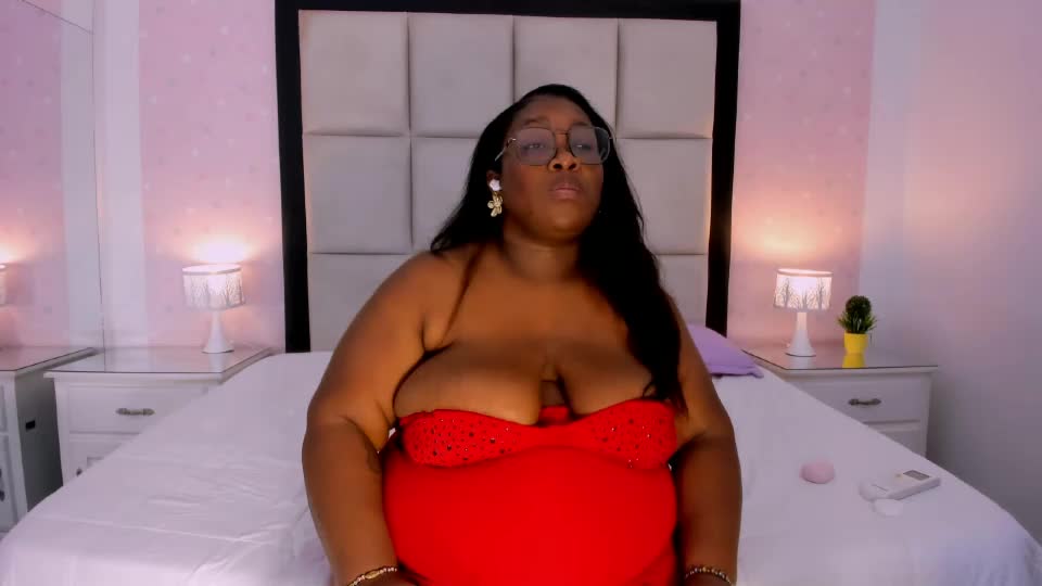 treisyvixen Webcam Chat August 6, 2026
