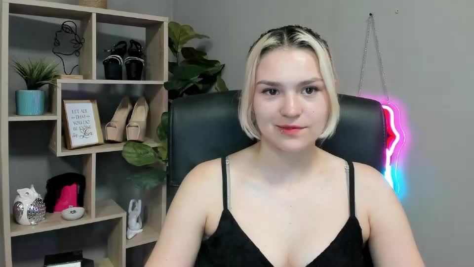 lilysweetxo Webcam Chat August 7, 2026