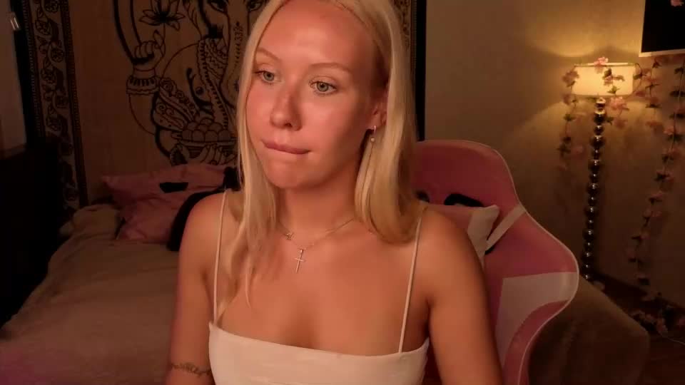 pureeangel Webcam Chat August 7, 2026