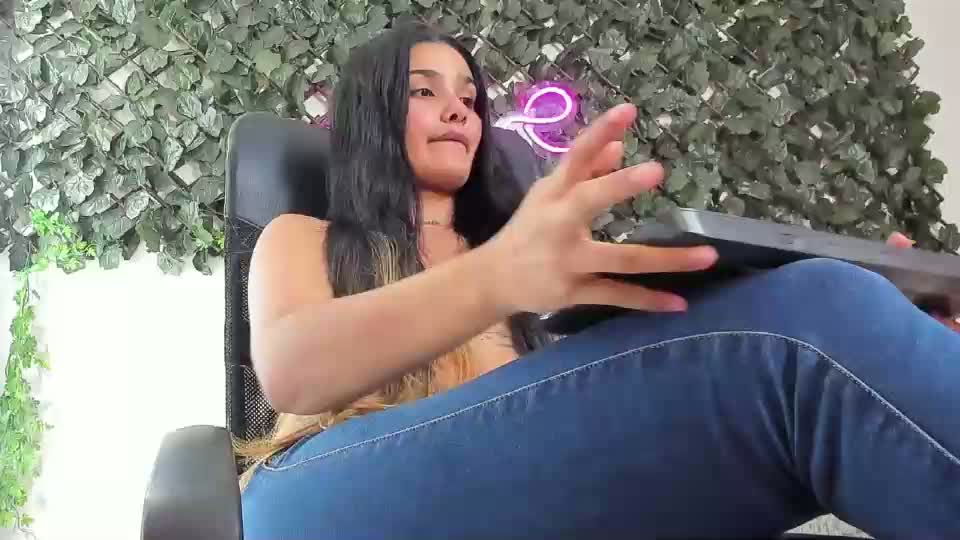 destinyhills_ Webcam Chat August 7, 2026