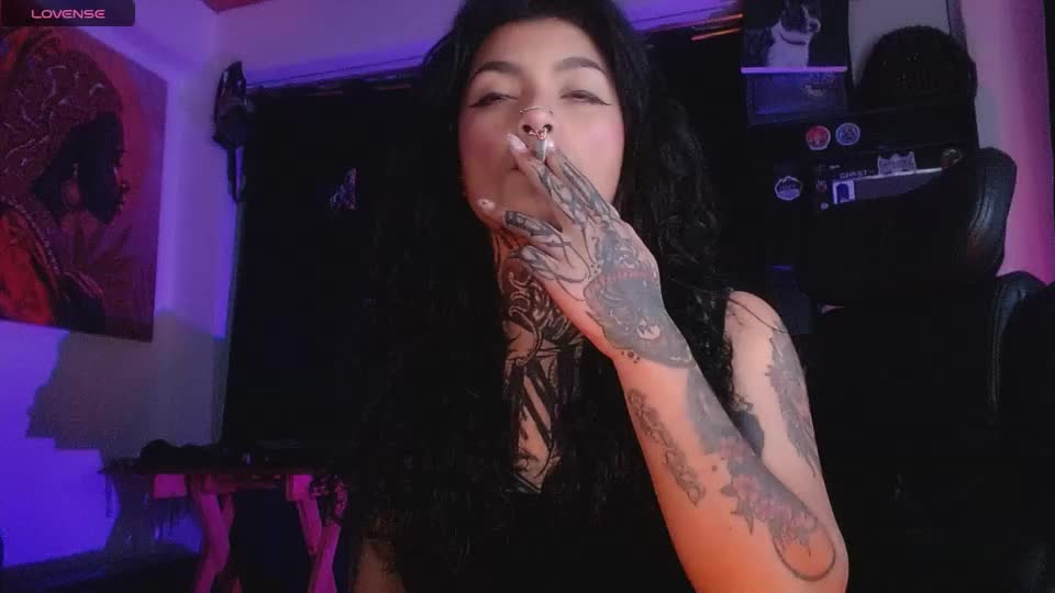 ema_ploxx Webcam Chat August 7, 2026
