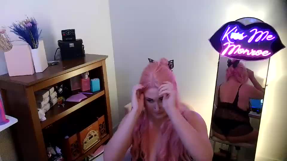 kiss_me_monroe Webcam Chat August 8, 2026