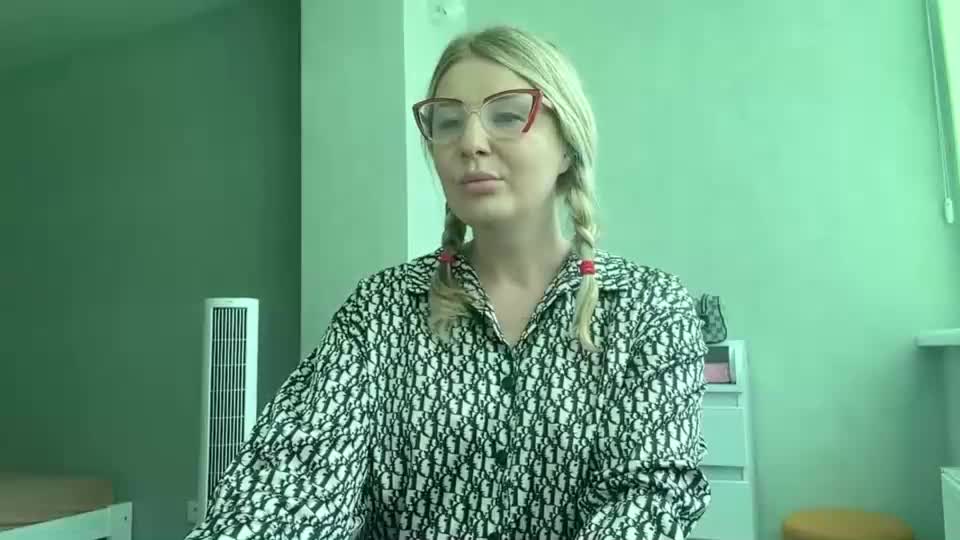 blondie_xoxoxo Webcam Chat August 8, 2026