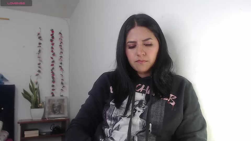 hilari18 Webcam Chat August 8, 2026