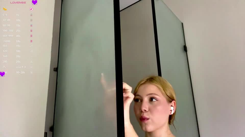 necolezhuang Webcam Chat August 8, 2026
