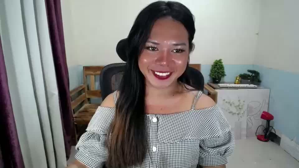 bella_ngo Webcam Chat August 8, 2026