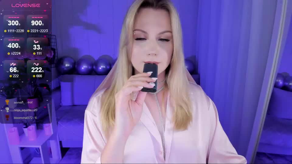 honey_blondee Webcam Chat August 8, 2026