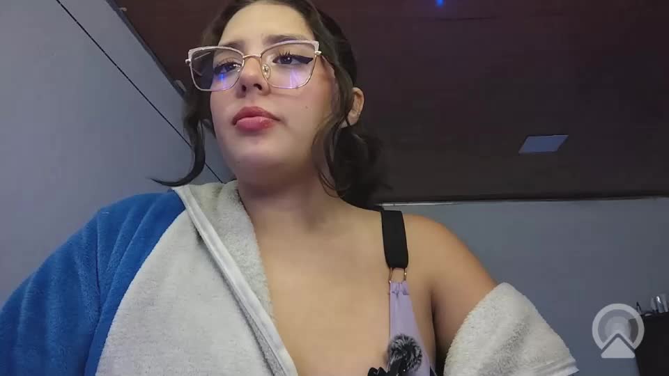 pao_ly Webcam Chat August 8, 2026