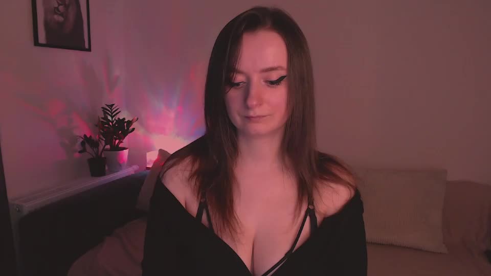 mia_muuur Webcam Chat August 8, 2026