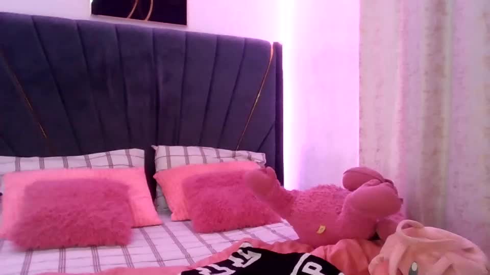 queenb_2 Webcam Chat August 8, 2026