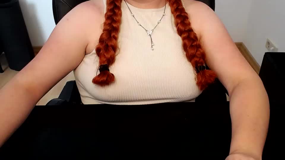 elly_petite Webcam Chat August 8, 2026