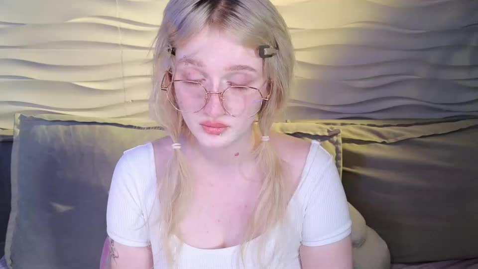 snowflakeskitty Webcam Chat August 8, 2026