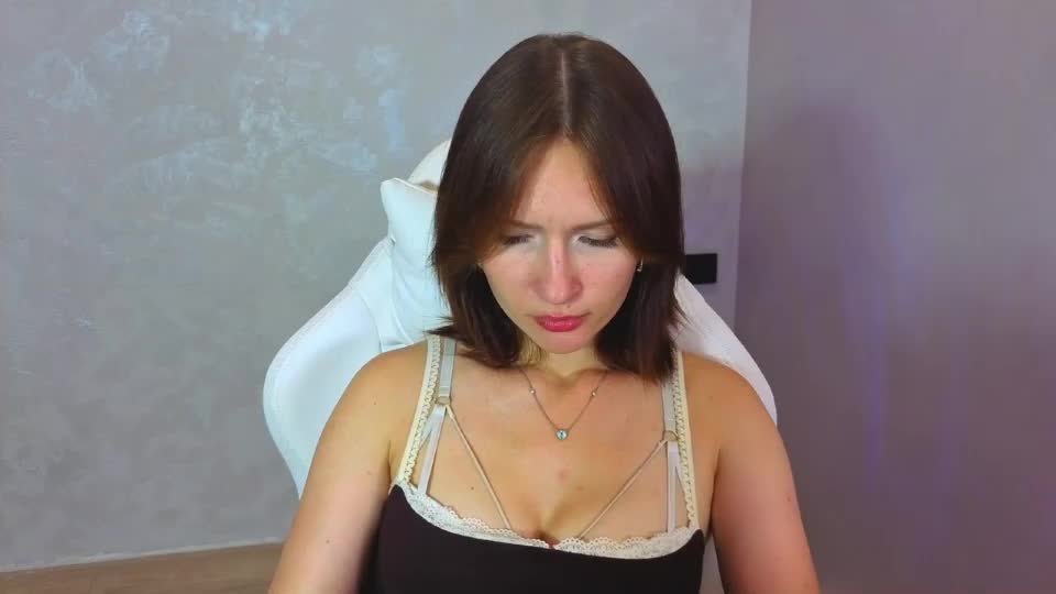emmienova Webcam Chat August 9, 2026