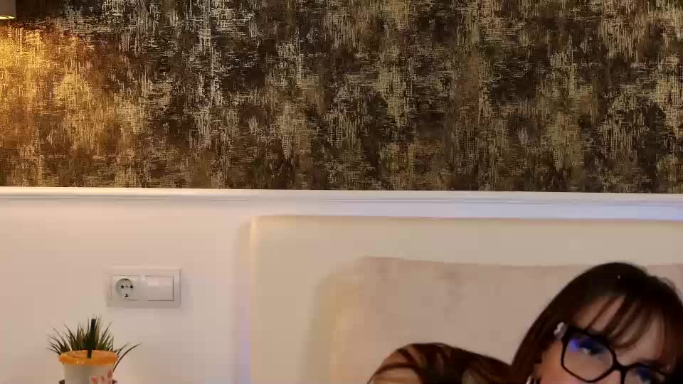 brunette_babee Webcam Chat August 9, 2026