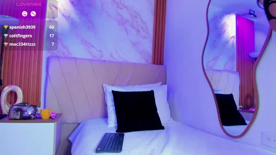 j_belle_ Webcam Chat August 9, 2026