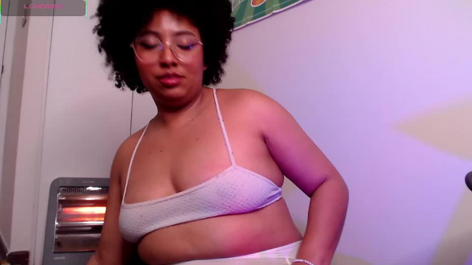 michell_bling Webcam Chat August 9, 2026