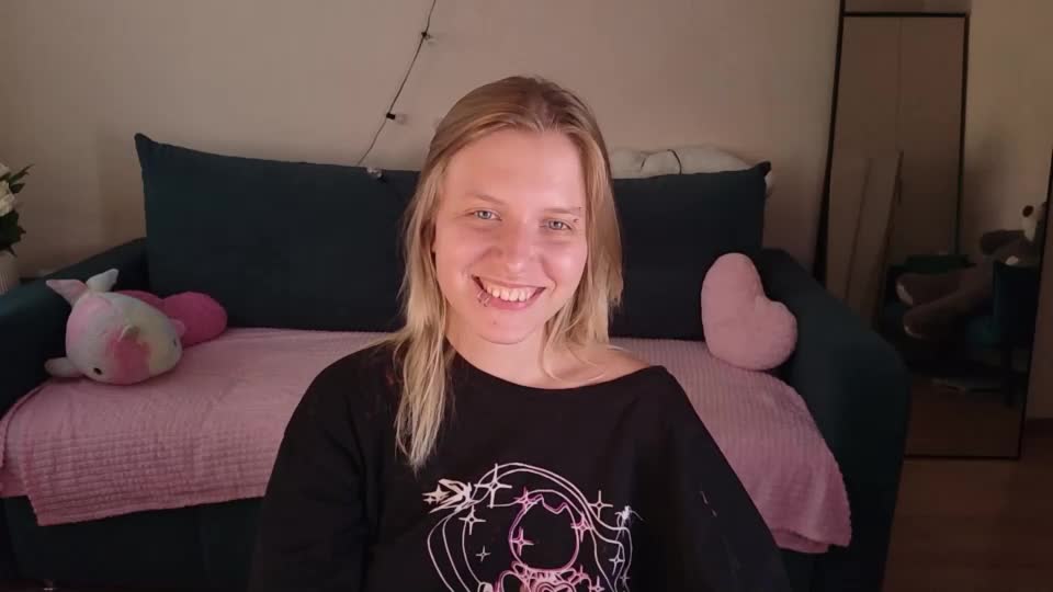 viki_charm Webcam Chat August 10, 2026