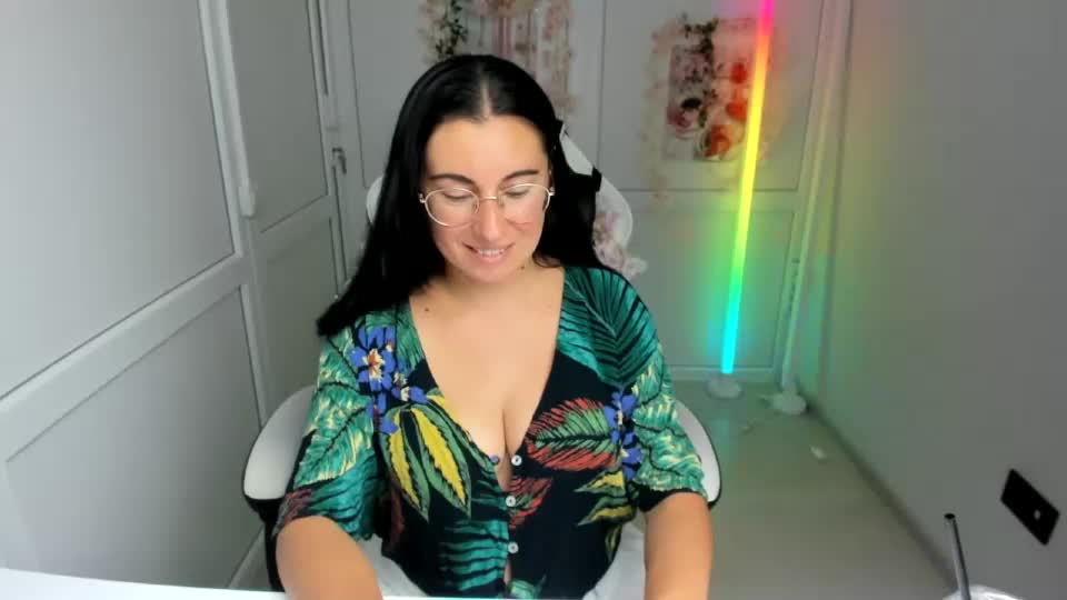 lucyycharm Webcam Chat August 10, 2026