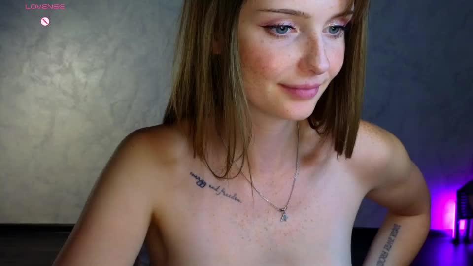 lovelly_molly Webcam Chat August 10, 2026