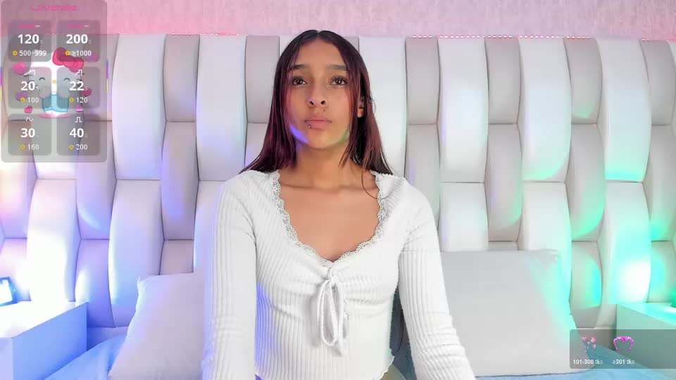 bella_peach_ Webcam Chat August 10, 2026