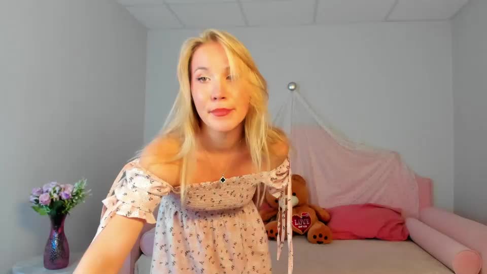 elaravoltage Webcam Chat August 10, 2026
