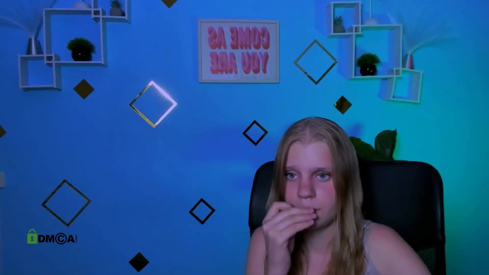 bella_sky11 Webcam Chat August 10, 2026