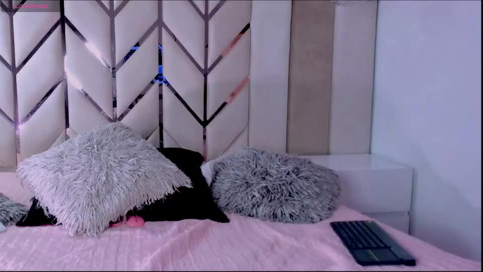 raven_luxx Webcam Chat August 10, 2026
