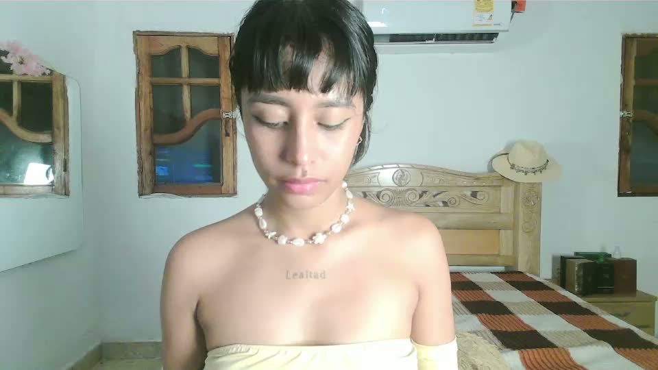 bratz_glloe Webcam Chat August 10, 2026