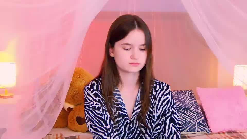 strawbunnybite Webcam Chat August 11, 2026