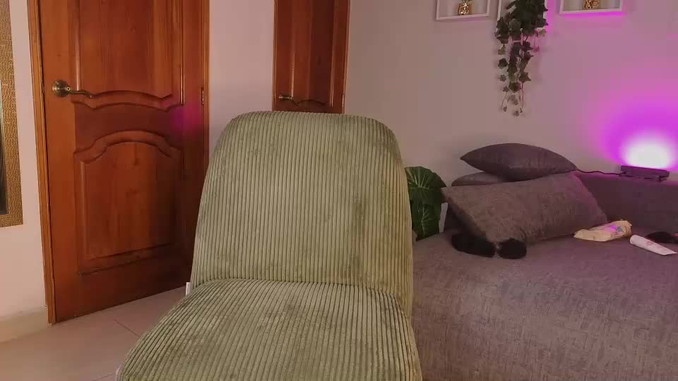 emiliapink Webcam Chat August 11, 2026