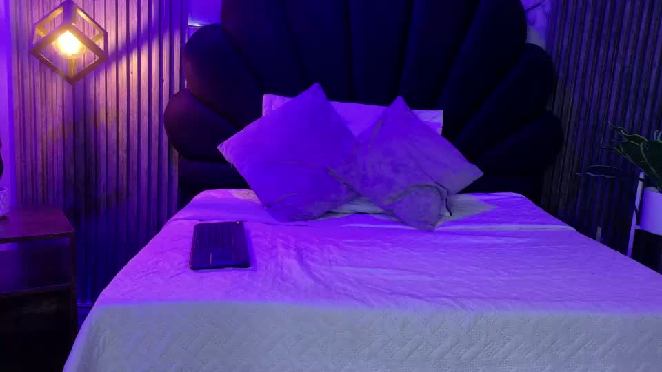 tiffany_yi Webcam Chat August 11, 2026