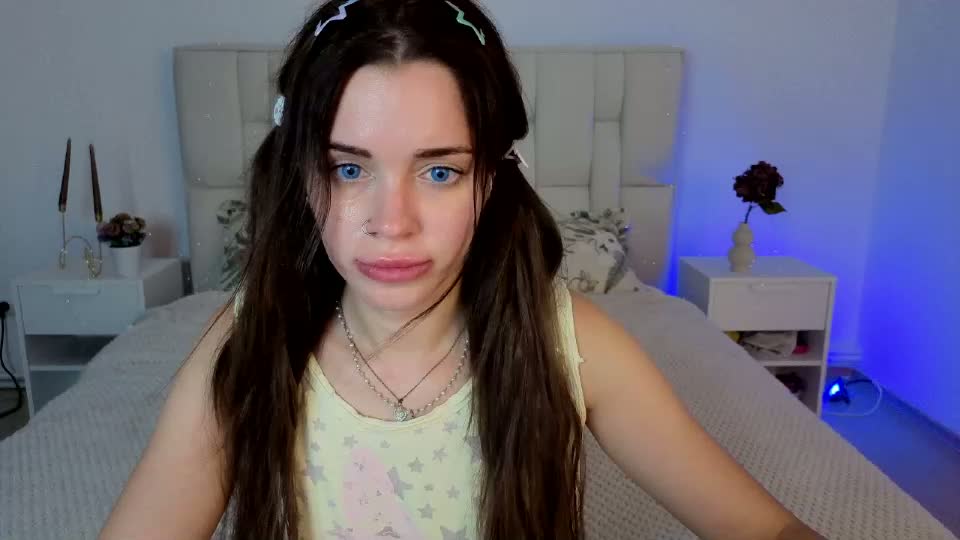 little_cuti1e Webcam Chat August 11, 2026
