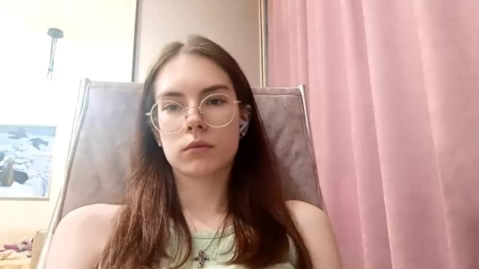 tawnyzenisek Webcam Chat August 12, 2026