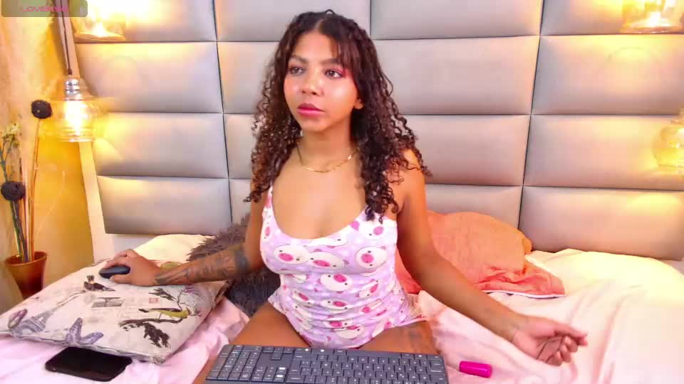 naomi_rider77 Webcam Chat August 12, 2026