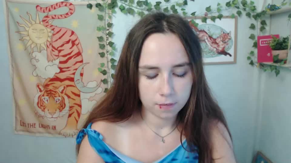 veryveryvery_shy Webcam Chat August 12, 2026