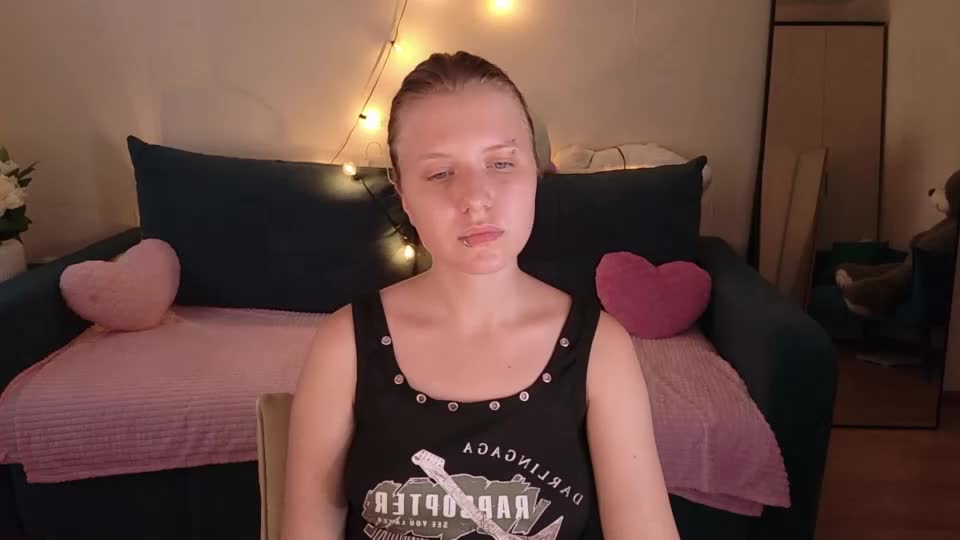 viki_charm Webcam Chat August 12, 2026