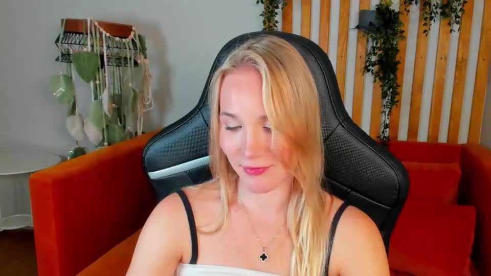 elaravoltage Webcam Chat August 12, 2026