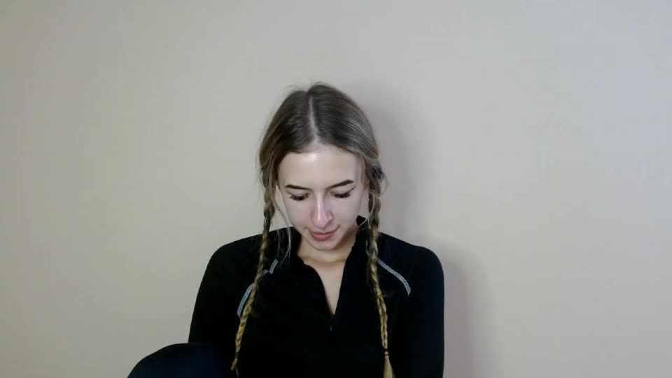 tiarasmile Webcam Chat August 12, 2026