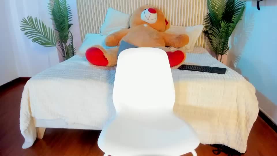 milu_blossom Webcam Chat August 12, 2026