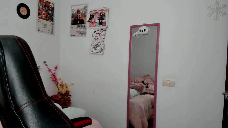 melanieev Webcam Chat August 12, 2026