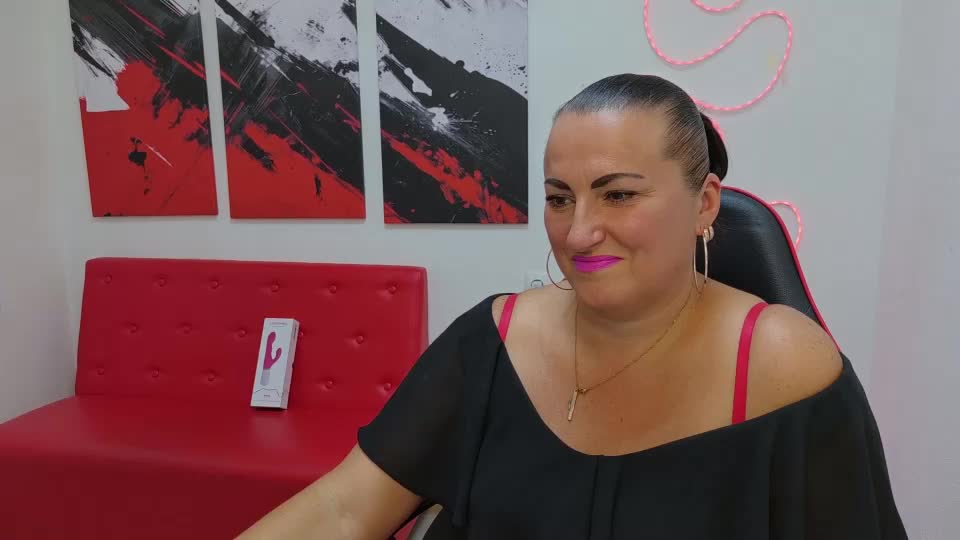 dianamgg Webcam Chat August 12, 2026