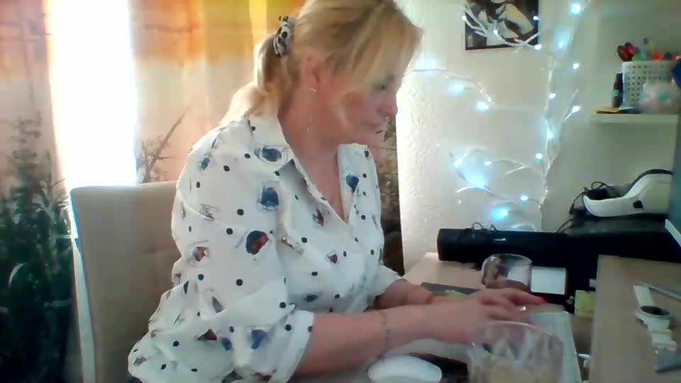 velka_raspberry Webcam Chat August 12, 2026
